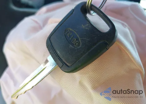 2004 Mazda B4000 Ds z USA, uszkodzony, nr VIN 4F4YR46E44TM01873